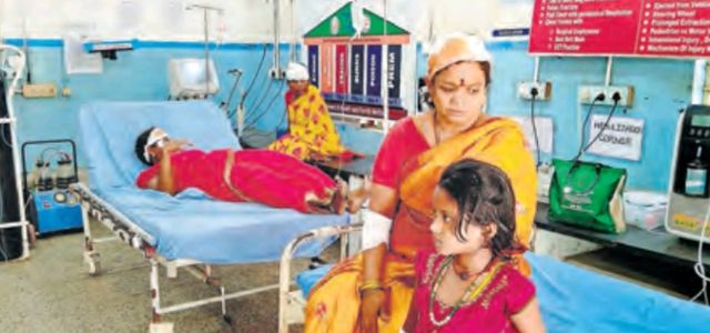 tindivanam 17-injured-as-van-overturns