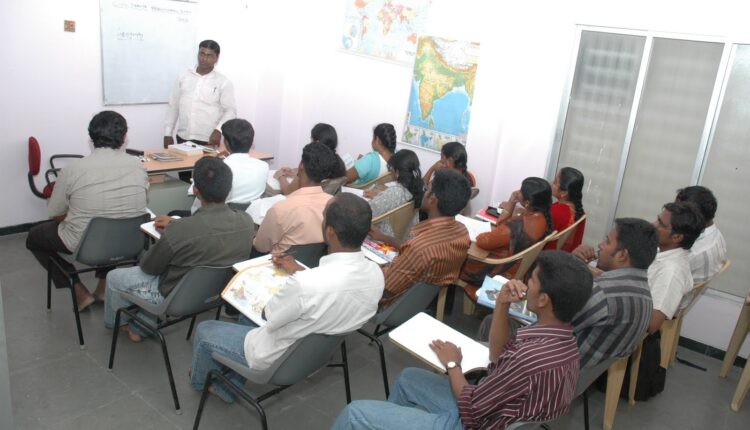 VAO மற்றும் குரூப் 4 vao group4 exam free couching center in villupuram collector mohan