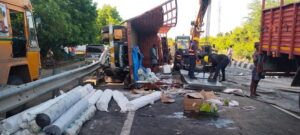 another-truck-collides-with-truck-near-villupuram-driver-injury-traffic-impairment