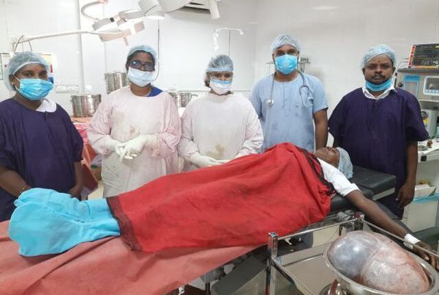 gingee doctors removal-of-6-kg-tumor-in-female-uterus